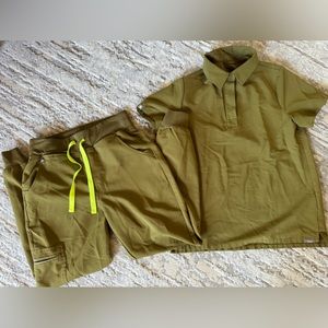 FIGS Women’s Martini Olive Scrub Set